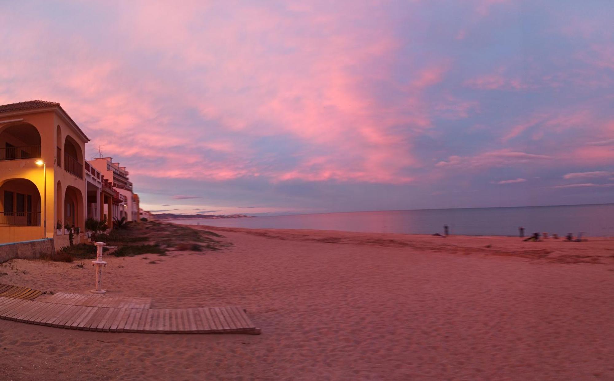 Sunset Room At Front Beach - Habitacion En La Playa Piso Privado Tavernes de Valldigna Dış mekan fotoğraf